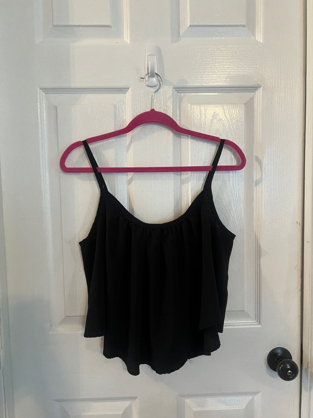 Black Women's Cropped Spaghetti Strap Tank Top